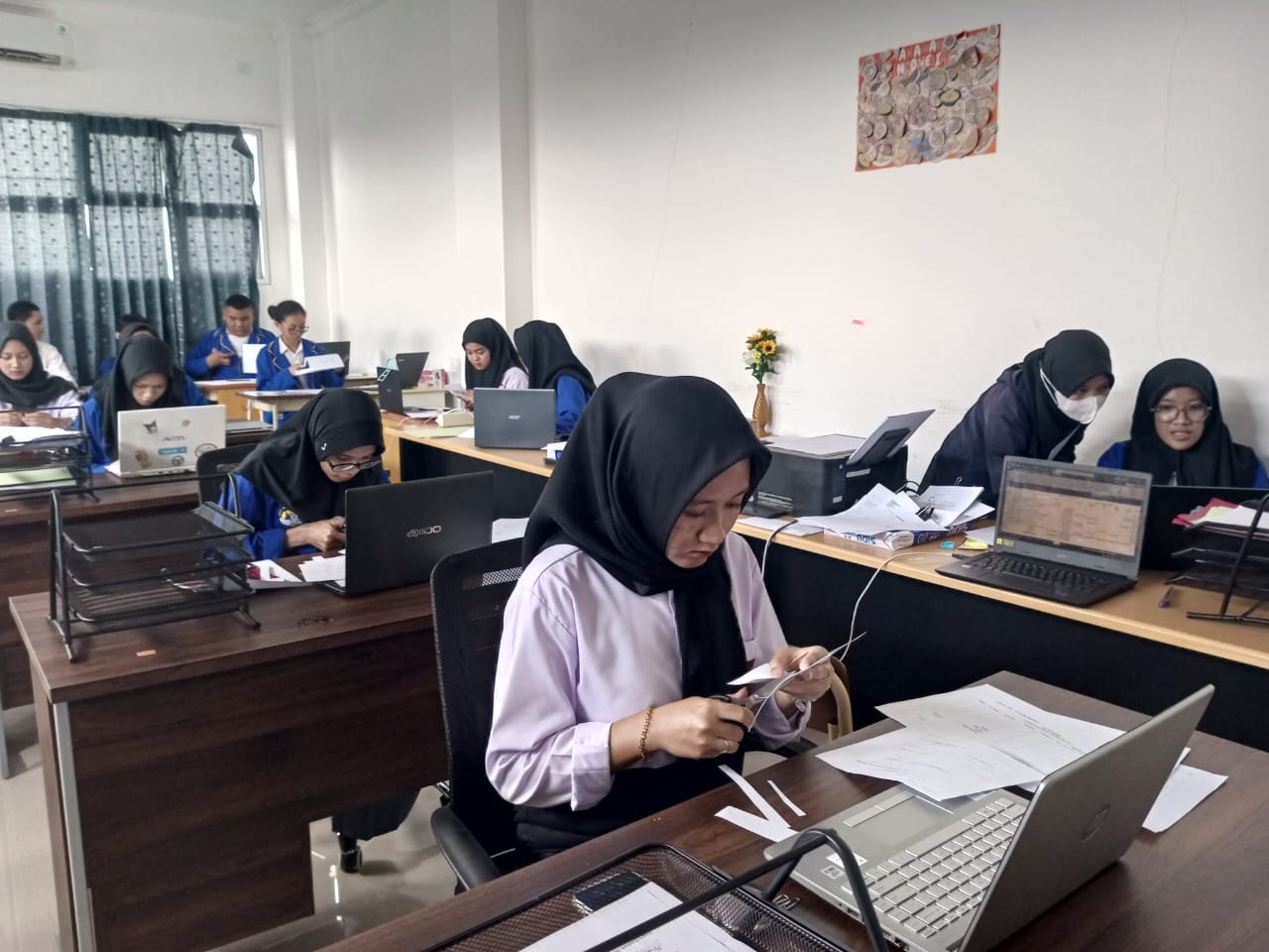 Manajemen Perkantoran & Layanan Bisnis